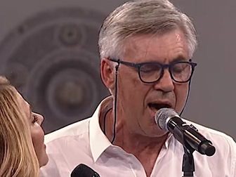  Carlo Ancelotti duets with An...